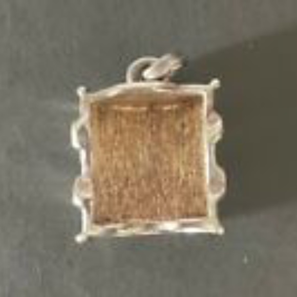 BP Amoco Oil Barrel Vintage 1976 Silver Pendant Charm - Picture 2 of 3